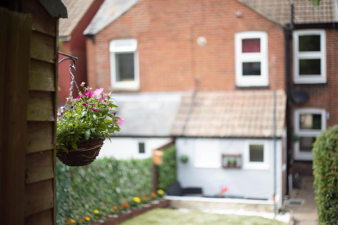 Cosy 3 Bedroom House - Private & Central - Ultra Wifi Canterbury Exterior foto